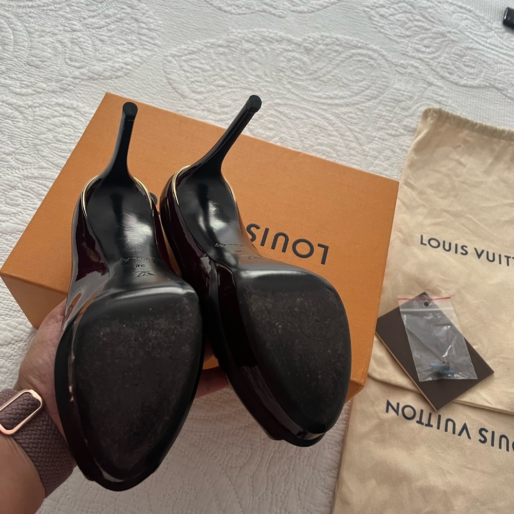 Louis Vuitton, Patent Leather Peep Toe heels, Burgundy - Picture 3 of 4
